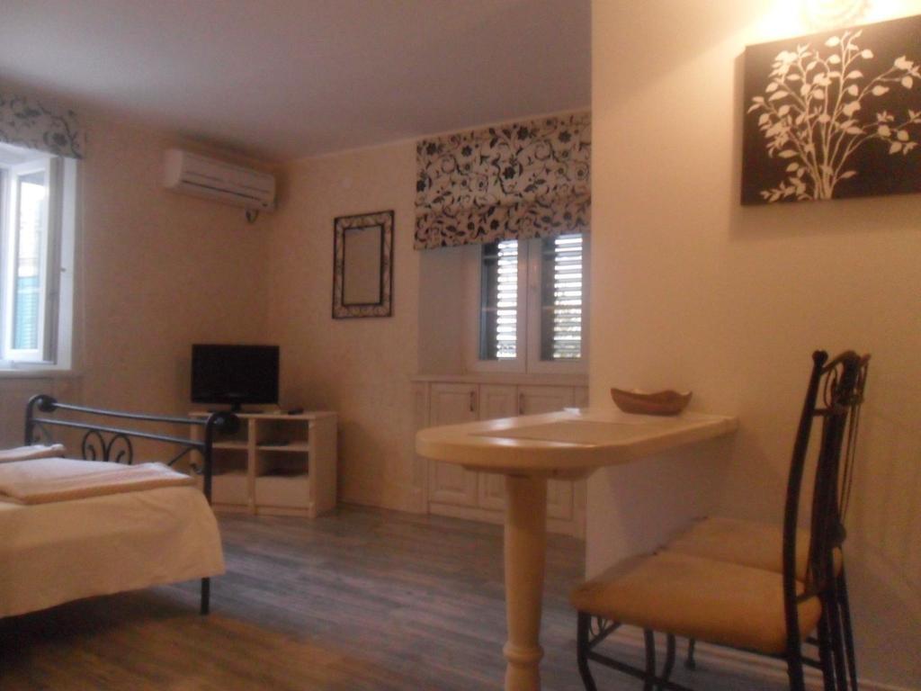 Old Town Apartment 希贝尼克 客房 照片